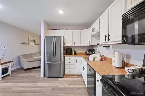 Kitchen - 147 Campbell Rd, Harrison, OH 45030 photo 3 of 4