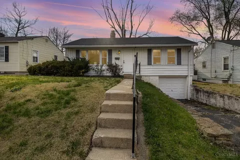 6381 Ridgefield Dr, Cincinnati, OH 45224