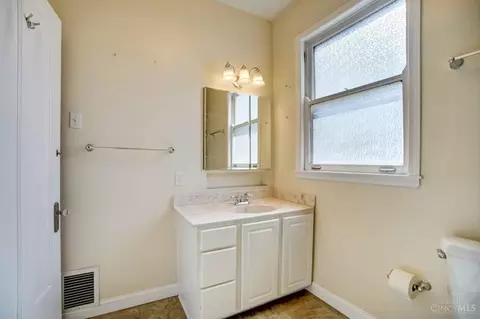361 Terrace Ave, Cincinnati, OH 45220 photo 13
