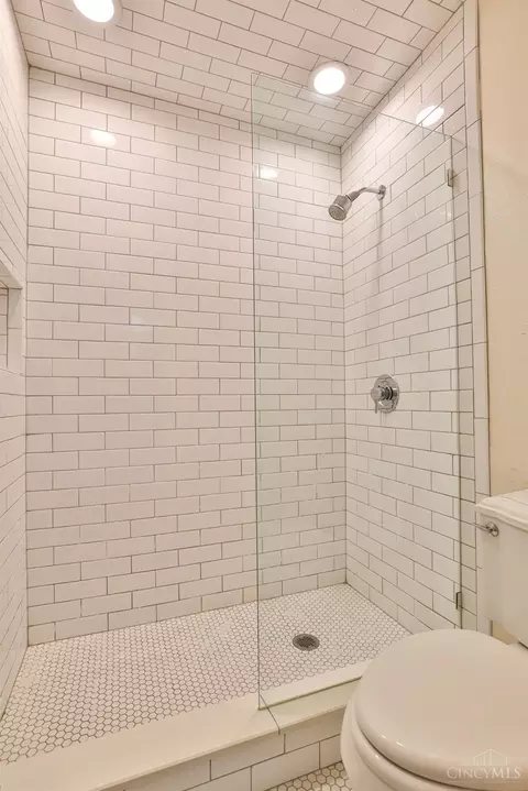 446 Strafer St, Cincinnati, OH 45226 photo 40