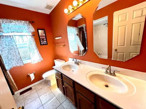 Bath - 517 Hamblin Dr, Cincinnati, OH 45255 photo 6 of 6