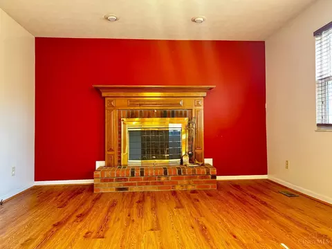 Living - 517 Hamblin Dr, Cincinnati, OH 45255 photo 2 of 2