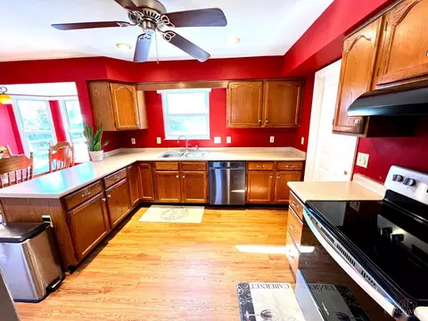 Kitchen - 517 Hamblin Dr, Cincinnati, OH 45255 photo 5 of 6