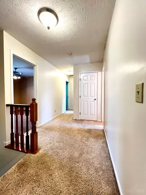 Entry Way - 517 Hamblin Dr, Cincinnati, OH 45255 photo 2 of 2