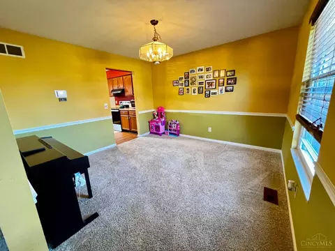 Dining - 517 Hamblin Dr, Cincinnati, OH 45255 photo 3 of 3