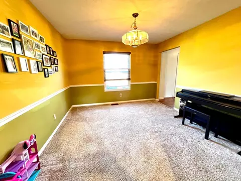 Dining - 517 Hamblin Dr, Cincinnati, OH 45255 photo 2 of 3