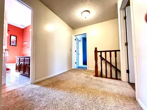 Entry Way - 517 Hamblin Dr, Cincinnati, OH 45255 photo 1 of 2