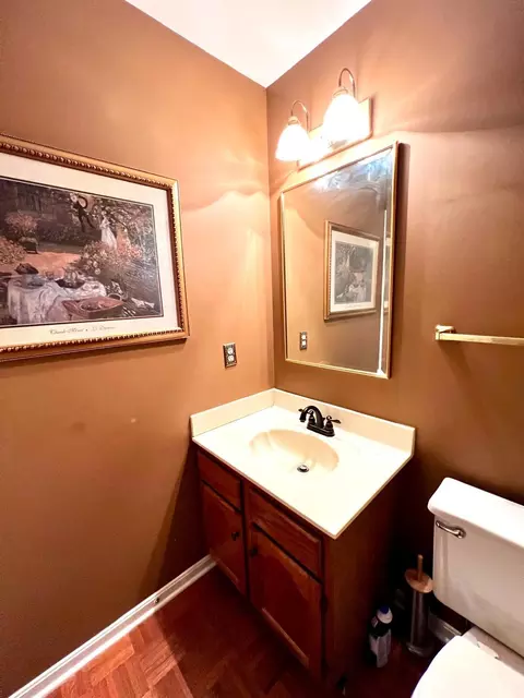 Bath - 517 Hamblin Dr, Cincinnati, OH 45255 photo 1 of 6