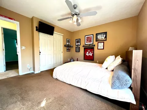 Bedroom - 517 Hamblin Dr, Cincinnati, OH 45255 photo 6 of 8