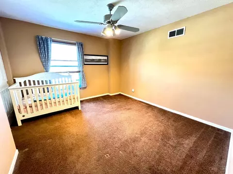 Bedroom - 517 Hamblin Dr, Cincinnati, OH 45255 photo 4 of 8