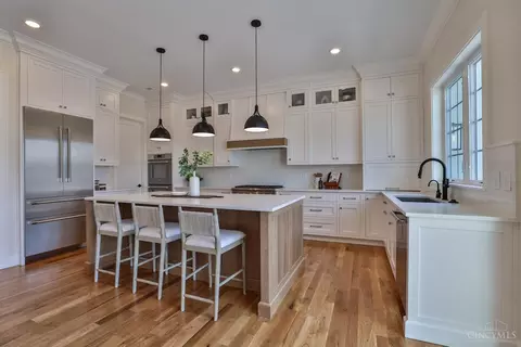 Kitchen - 2739 Observatory Ave, Cincinnati, OH 45208 photo 2 of 7