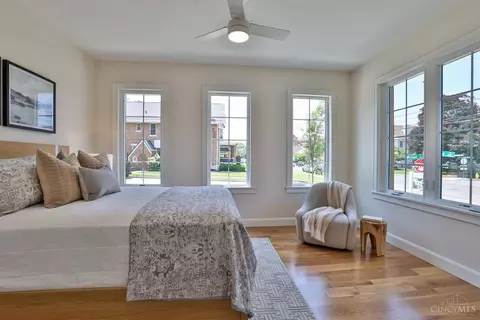 Bedroom - 2739 Observatory Ave, Cincinnati, OH 45208 photo 6 of 7
