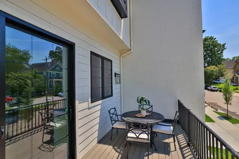 Exterior - 2739 Observatory Ave, Cincinnati, OH 45208 photo 5 of 8