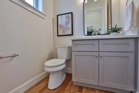 Bath - 2739 Observatory Ave, Cincinnati, OH 45208 photo 6 of 8