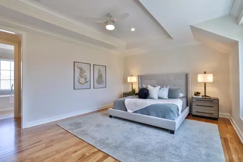 Bedroom - 2739 Observatory Ave, Cincinnati, OH 45208 photo 2 of 7