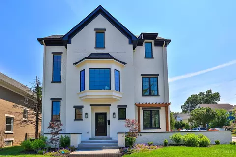 2739 Observatory Ave, Cincinnati, OH 45208