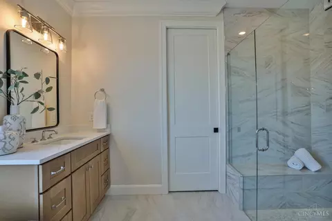 Bath - 2739 Observatory Ave, Cincinnati, OH 45208 photo 5 of 8