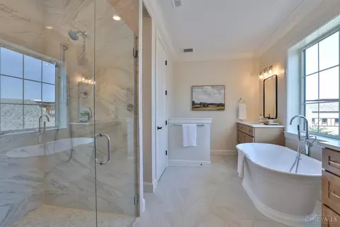 Bath - 2739 Observatory Ave, Cincinnati, OH 45208 photo 1 of 8