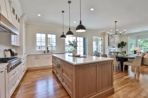 Kitchen - 2739 Observatory Ave, Cincinnati, OH 45208 photo 6 of 7