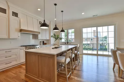 Kitchen - 2739 Observatory Ave, Cincinnati, OH 45208 photo 4 of 7