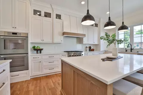 Kitchen - 2739 Observatory Ave, Cincinnati, OH 45208 photo 5 of 7
