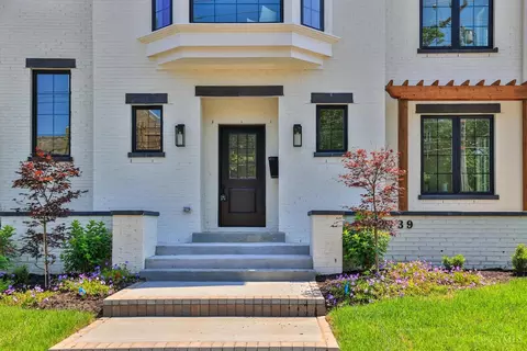 Exterior - 2739 Observatory Ave, Cincinnati, OH 45208 photo 4 of 8