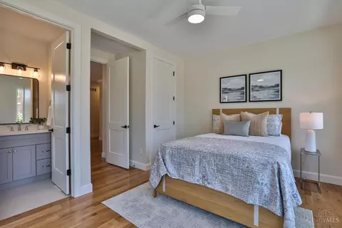 Bedroom - 2739 Observatory Ave, Cincinnati, OH 45208 photo 7 of 7