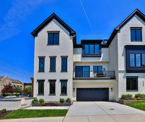 Exterior - 2739 Observatory Ave, Cincinnati, OH 45208 photo 7 of 8