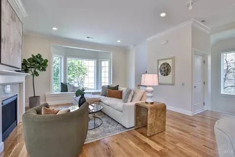 Living - 2739 Observatory Ave, Cincinnati, OH 45208 photo 3 of 3