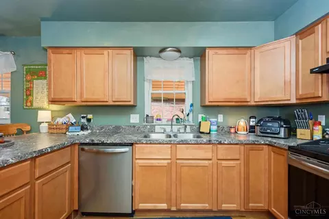 Kitchen - 280 Curry Dr, Williamsburg, OH 45176 photo 1 of 5