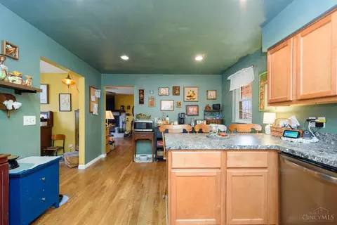 Kitchen - 280 Curry Dr, Williamsburg, OH 45176 photo 3 of 5