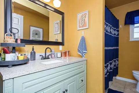 Bath - 280 Curry Dr, Williamsburg, OH 45176 photo 1 of 2