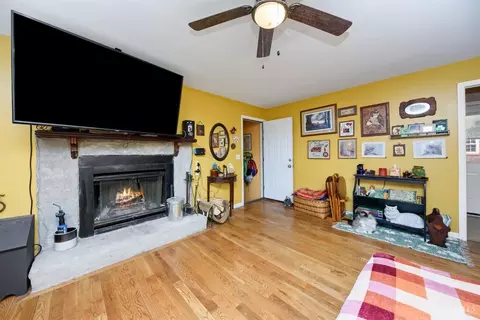 Living - 280 Curry Dr, Williamsburg, OH 45176 photo 3 of 3