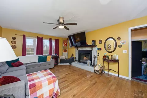 Living - 280 Curry Dr, Williamsburg, OH 45176 photo 1 of 3
