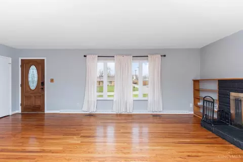 Living - 458 Craig Rd, Cincinnati, OH 45244 photo 3 of 6