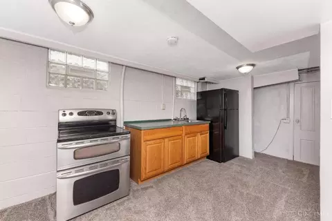 Kitchen - 458 Craig Rd, Cincinnati, OH 45244 photo 4 of 5