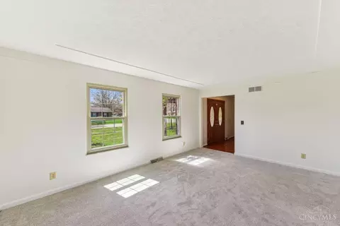 1698 Lockbourne Dr, Cincinnati, OH 45240 photo 4