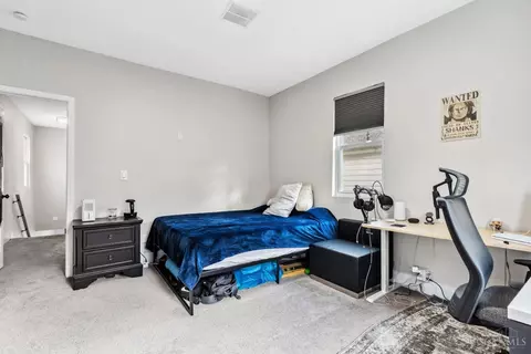 Bedroom - 1021 Beech Ave, Cincinnati, OH 45205 photo 1 of 6