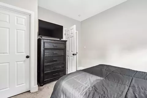 Bedroom - 1021 Beech Ave, Cincinnati, OH 45205 photo 3 of 6