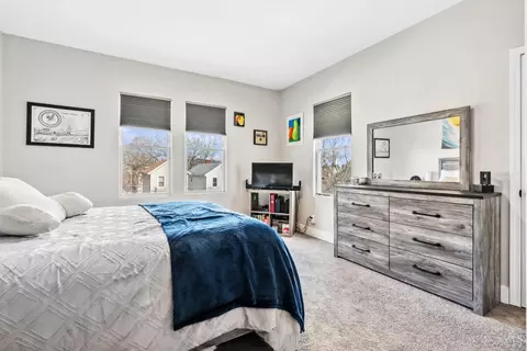 Bedroom - 1021 Beech Ave, Cincinnati, OH 45205 photo 6 of 6