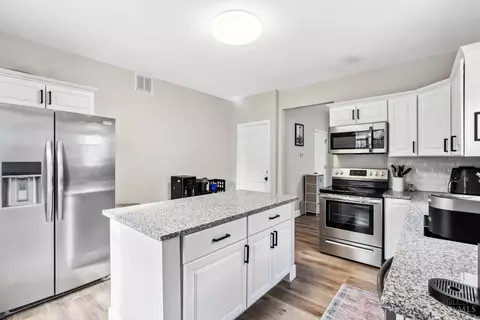 Kitchen - 1021 Beech Ave, Cincinnati, OH 45205 photo 3 of 4
