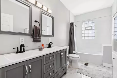 Bath - 1021 Beech Ave, Cincinnati, OH 45205 photo 1 of 1