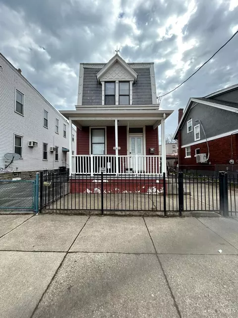 2962 Henshaw Ave, Cincinnati, OH 45225