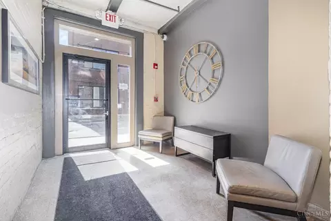 Entry Way - 335 Fifth St, Cincinnati, OH 45202 photo 3 of 4