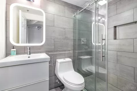 Bath - 335 Fifth St, Cincinnati, OH 45202 photo 1 of 1