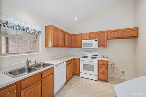 3075 Limestone Cir, Cincinnati, OH 45239 photo 14