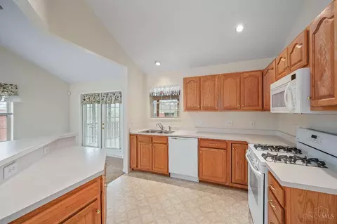 3075 Limestone Cir, Cincinnati, OH 45239 photo 13