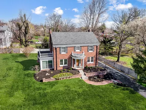 12 Linden Dr, Wyoming, OH 45215