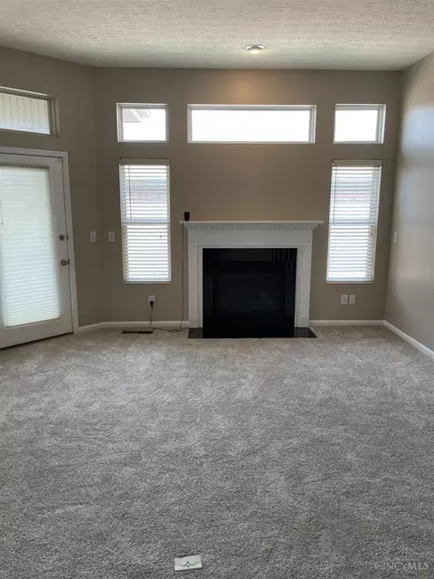 Living - 5259 Venetian Way, Morrow, OH 45152 photo 2 of 4