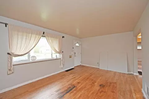 Living - 6753 Golfway Dr, Cincinnati, OH 45239 photo 4 of 5
